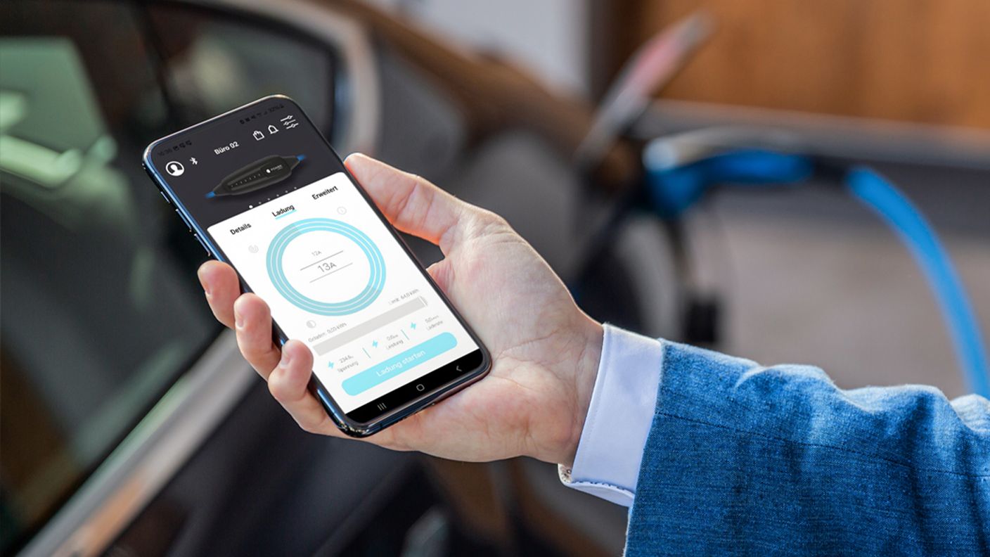 Mobile phone display with charging statistics